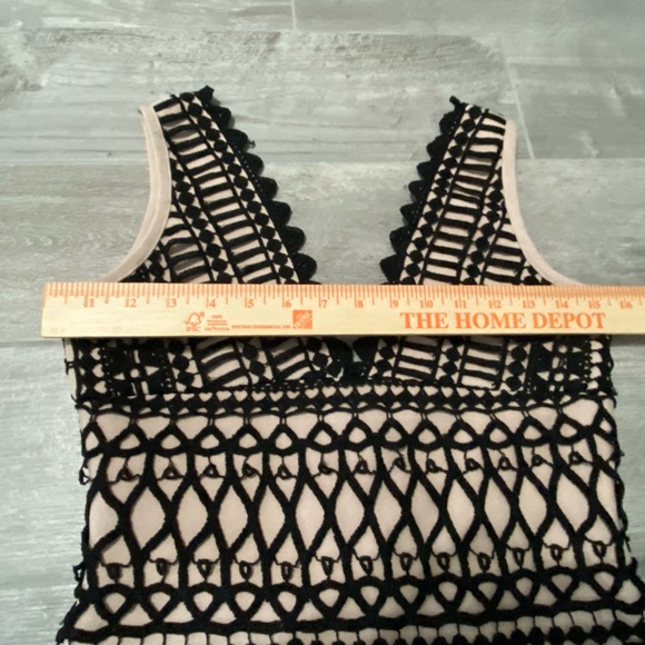 NWT Vivianne Firenze black bodycon dress crochet overlay and nude lining Sz M - Picture 14 of 16
